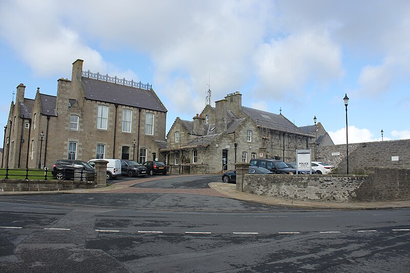 File:Lerwick Police Station - geograph.org.uk - 5887593.jpg