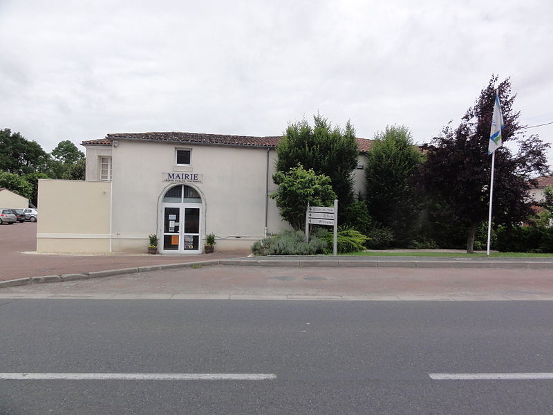 File:Les Églises-d'Argenteuil (Charente-Maritime) mairie.JPG