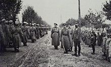 Russian Expeditionary Force in France, October 1916 Les troupes russe defilant devant Gouraud, Mailly oct 1916.JPG