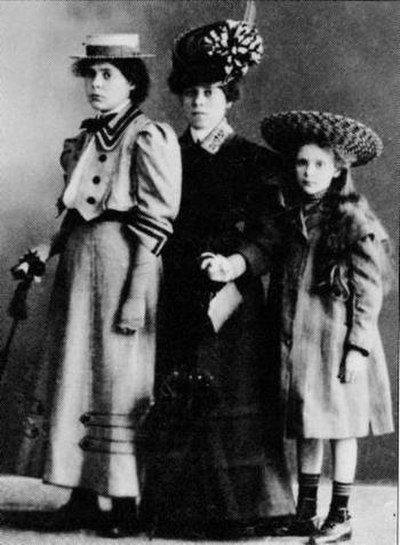 Lilya Brik with her mother and sister Elsa 1906