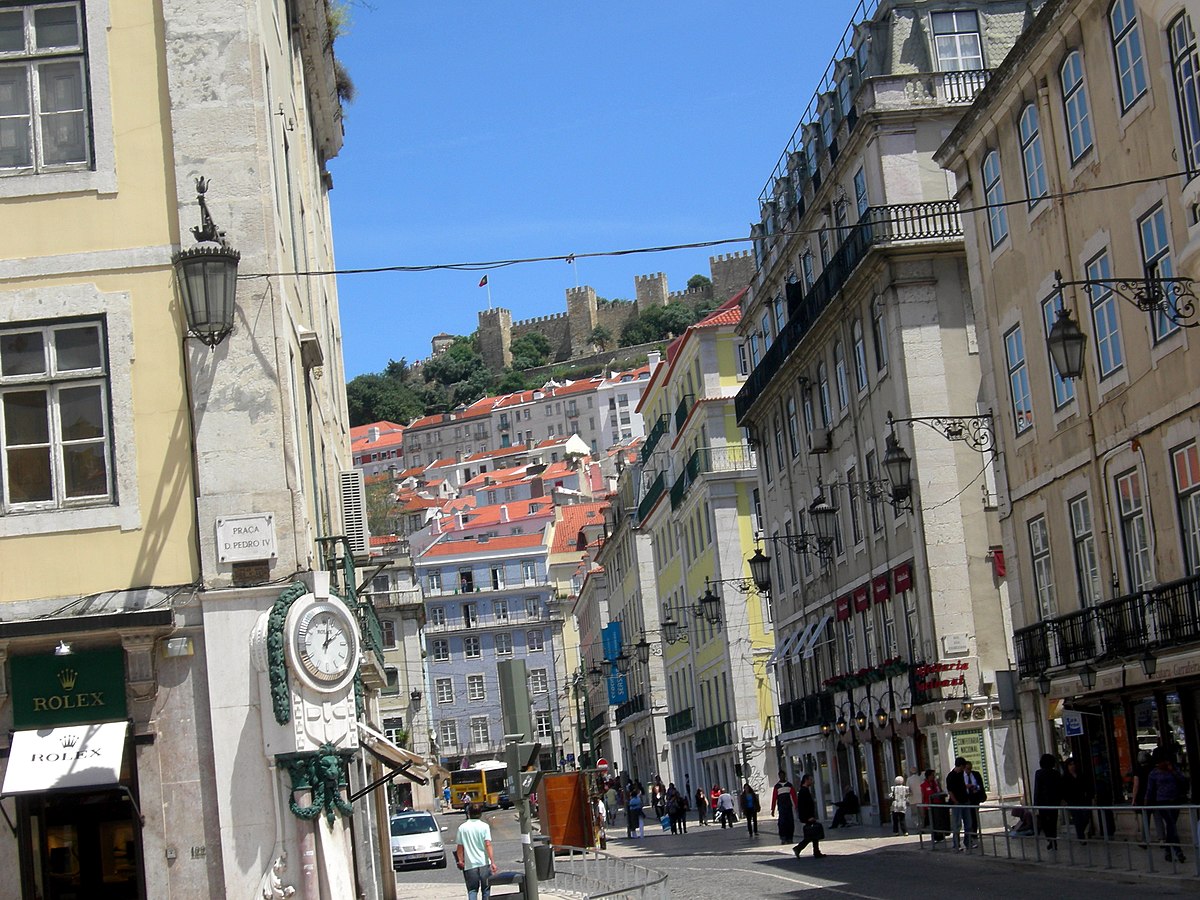 Лондон лиссабон. Площадь Фигейра. Rua da Saudade Лиссабон фото. Фото улица Руа-Гаррет Лиссабон.