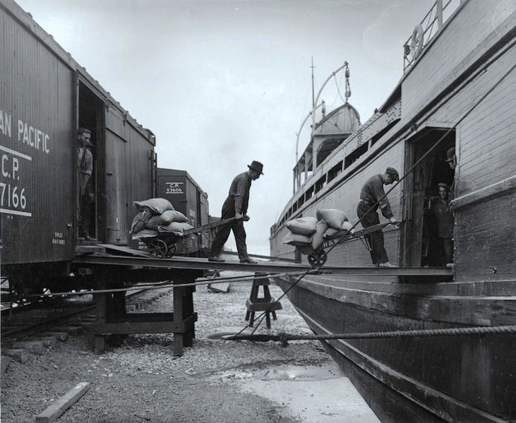 File:Loading Sacks on Ship Montreal 1920.jpg