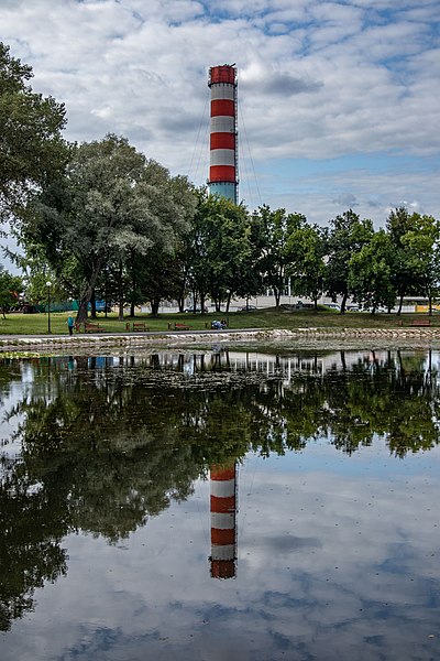 File:Malamiadzviežynski garden square (Minsk), pond p5.jpg