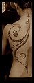 Flowing feminine freehand tattoo by Manu Farrarons