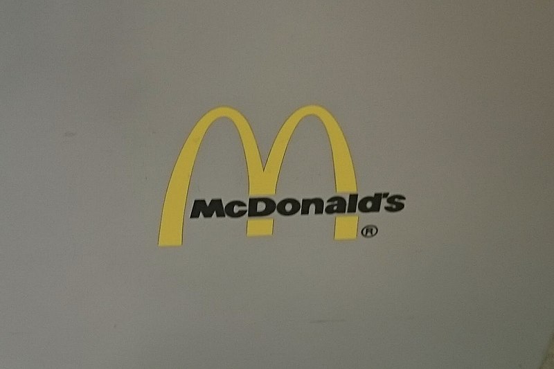 File:McDonald's logo(until 2003).jpg