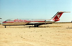 Douglas DC-9-31 компании Midway в упрощённой серебристо-красной ливрее