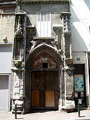 Le portail de l'ancienne église Saint-Christophe qui est aujourd'hui en très mauvais état.