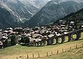 Deutsch: Blick auf Mürren und die Allmendhubelbahn.