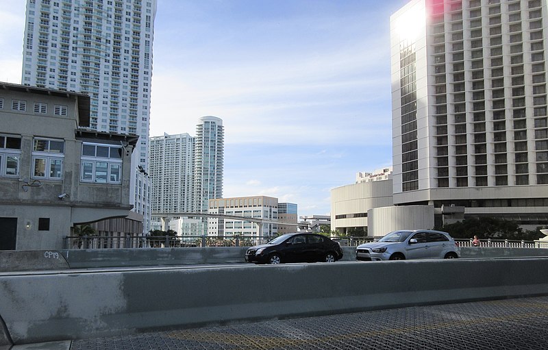 File:Miami Florida 2018-01-16 - Downtown Bridge - 01.jpg