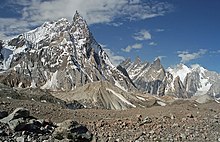 Der Mitre Peak vom Concordiaplatz. Im Hintergrund der Biarchedi.