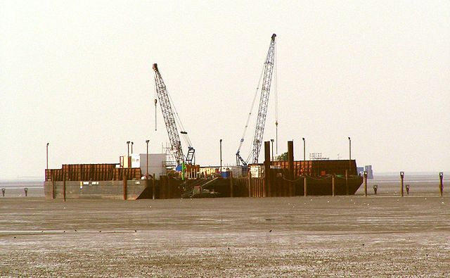 File:Mittelplate_pipeline_construction_site_2a.jpg