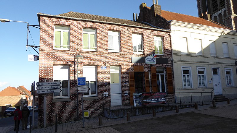 File:Mons-en-Pévèle Office du tourisme.JPG