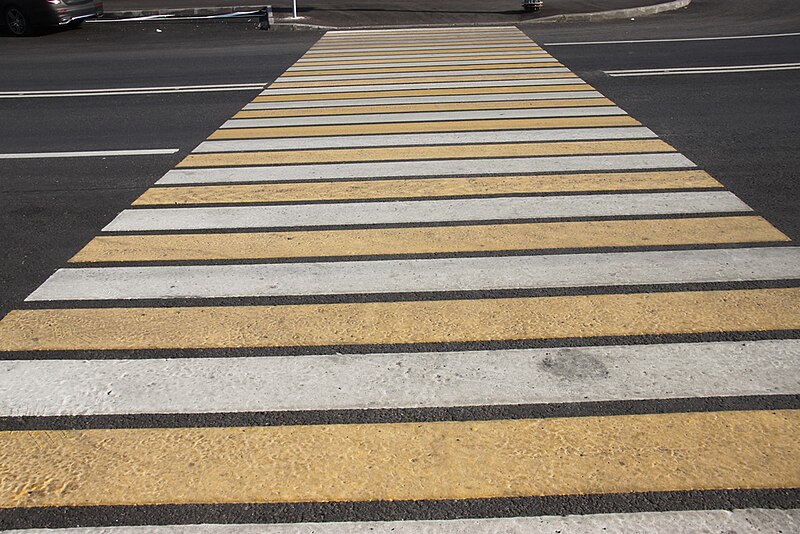 File:Moscow, bicolor zebra crossing in Krylatskoe district (42052314620).jpg
