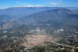 La ciudad de Motril, con Sierra Nevada al fondo