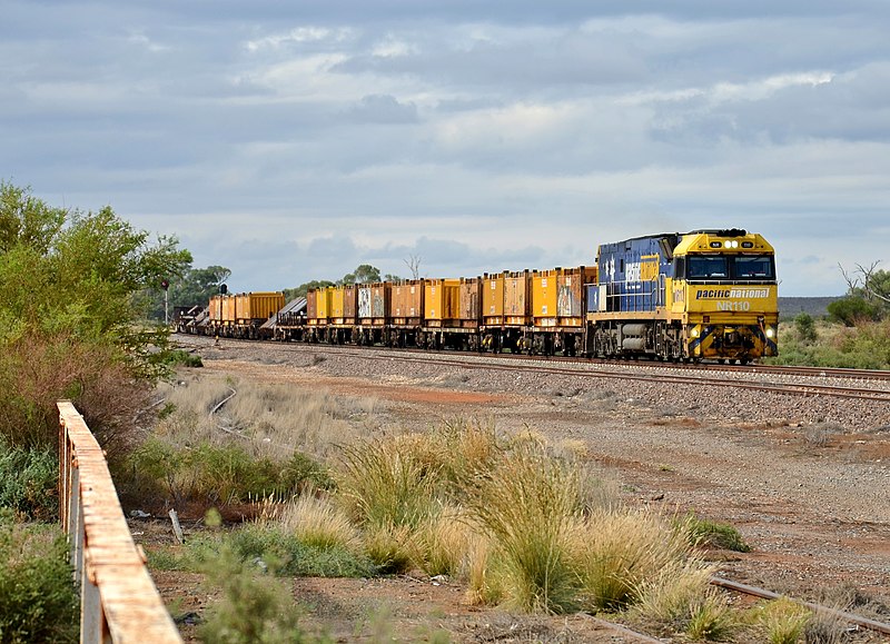 File:NR110 + train Yunta, 2017 (01).jpg