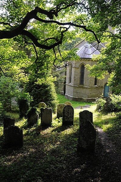 File:New Radnor churchyard - geograph.org.uk - 3053631.jpg