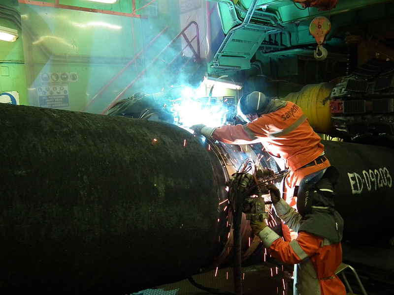 File:Nord Stream - two pipes are welded together on the Castoro Sei pipelaying vessel.jpg