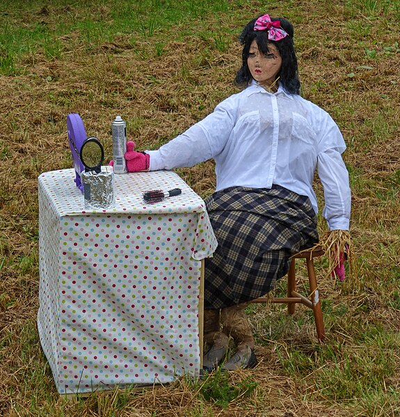 File:Norland Scarecrow Festival 2014 26.jpg