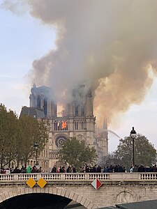 Nhà thờ ngày sau vụ cháy.