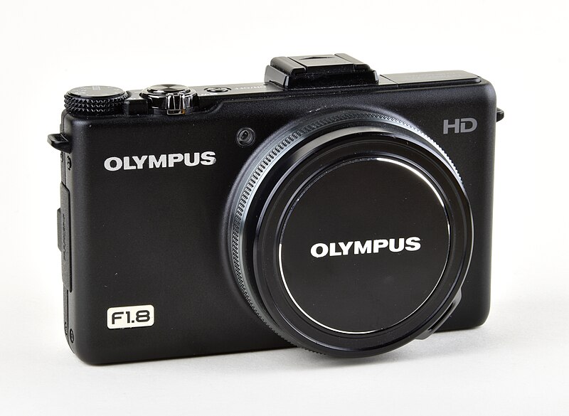 File:Olympus XZ-1 with lens cap.jpg