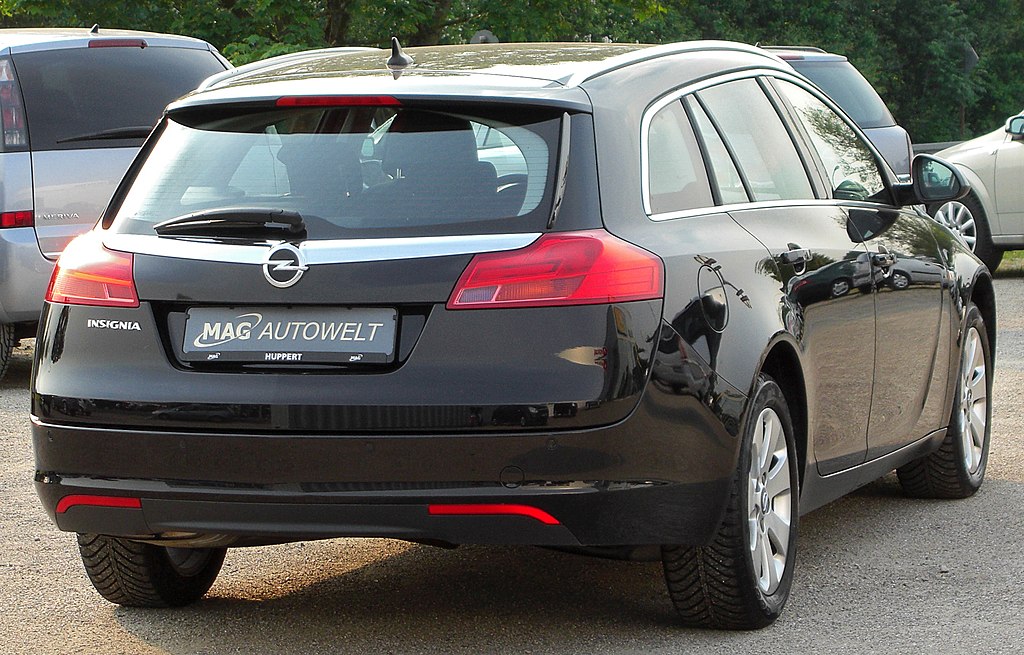 File:Opel Insignia Sports Tourer 2.0 CDTI Cosmo front 20100613.jpg -  Wikimedia Commons