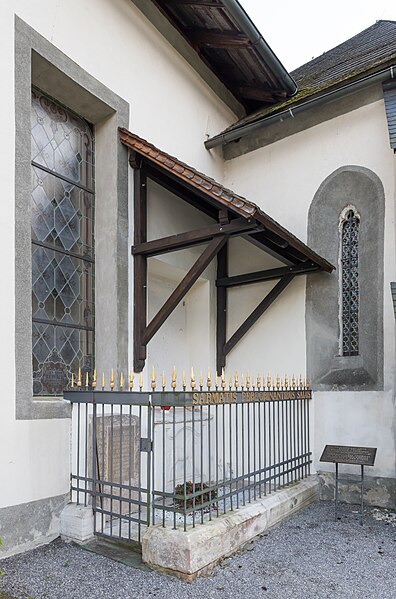 File:Ossiach Stiftskirche N-Wand Grabstätte des Polenkönigs Boleslaus II 22102016 5027.jpg