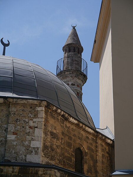 File:Pécs Osmanische Moschee Kuppel.JPG