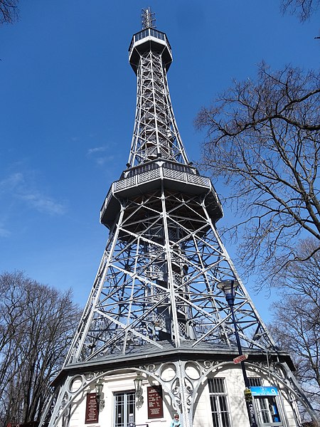 File:Petřínská rozhledna, Praga (març 2013) - panoramio (1).jpg