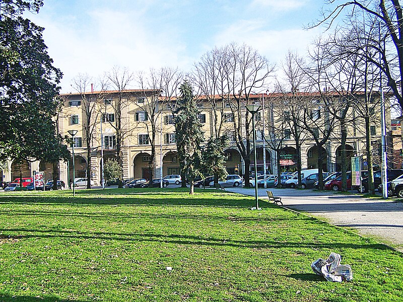 File:Piazza Mercatale 16.jpg