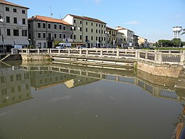 Ponte Sant'Andrea con Canalbianco in piena (Adria, Italy).jpg