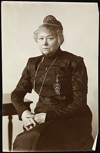 File:Portrett av Harriet Backer (1845-1932) (9390378423).jpg