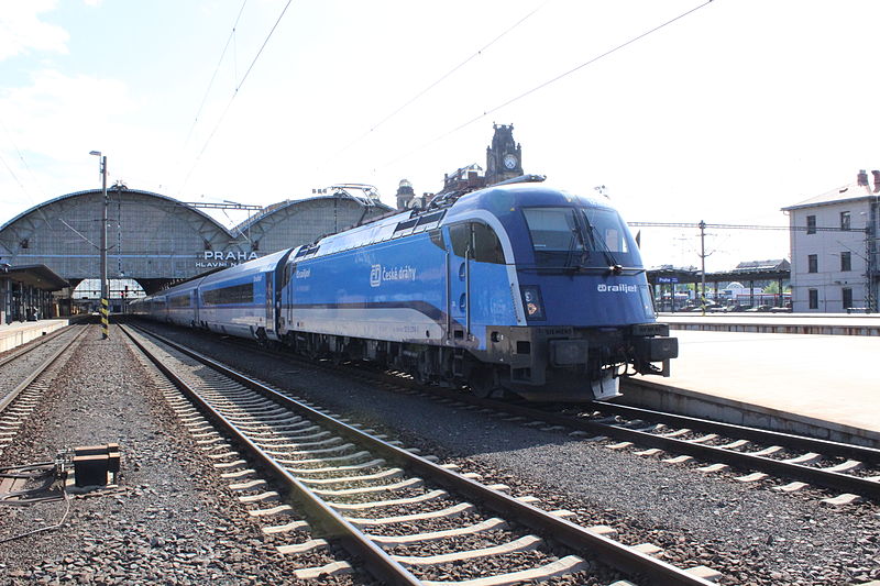 File:Praha, Hlavní nádraží, lokomotiva Railjet.jpg