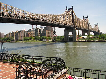 ไฟล์:Queensboro Bridge from Manhattan side.jpg