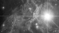 تغير ضياء النجم آر إس بوبيس وانعكاسات الضوء في الغازات وسحابة الغبار حوله