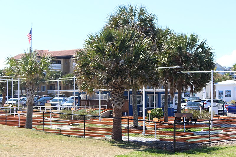 File:Rear side of Amelia Island Putt-Putt, Main beach.jpg