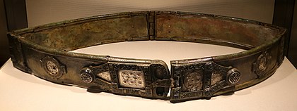 Reliquairio per cintura in bronzo e argento, da maylough, contea di sligo, viii secolo 01.jpg