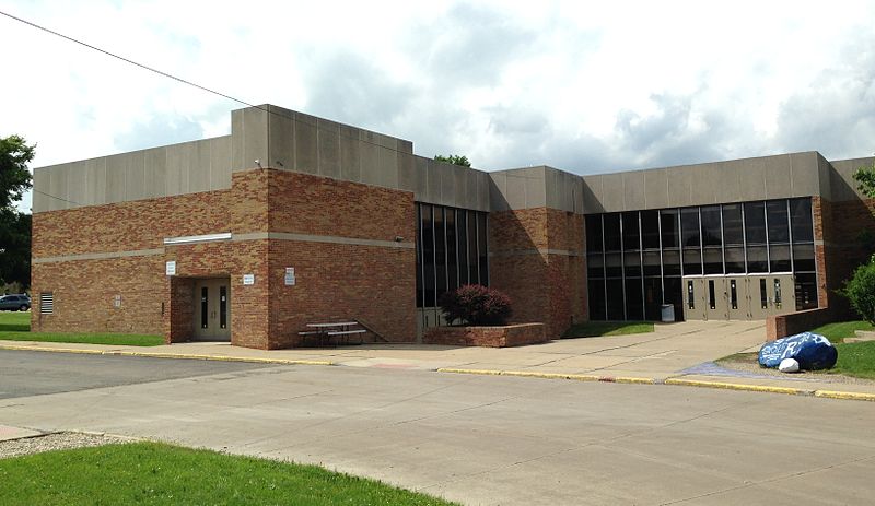 File:Rootstown High School entrance.jpg