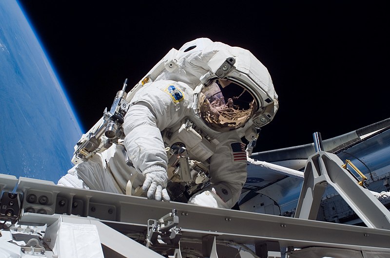 File:S115E05758 - STS-115 - Stefanyshyn-Piper performs first EVA during STS-115 - Expedition 13 Joint Operations - DPLA - f7e7723fd3c5f4ef294f6fa0109d9bbc.jpg