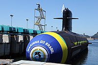 Submarino: Histórico, Submersão e navegação, Casco