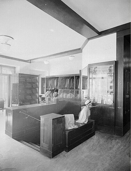 File:Salon Erich Mandl, designed by Adolf Loos, Vienna, 1923 (3).jpg