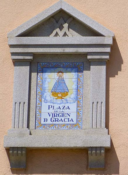 File:San Lorenzo de El Escorial - Plaza de la Virgen de Gracia.jpg