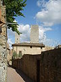 La Torre dei Cugnanesi (a destra) con la vicina Torre dei Becci (a sinistra)