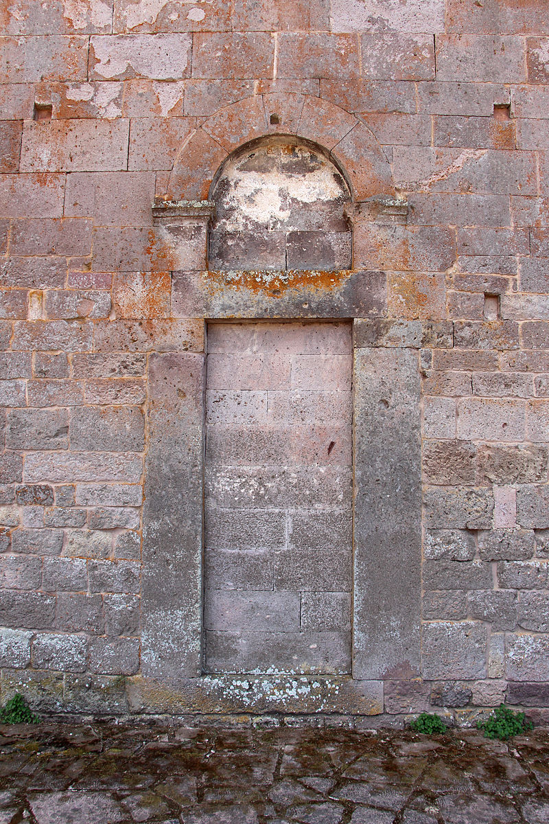 Sant'antioco di bisarcio, porta laterale, 01.JPG