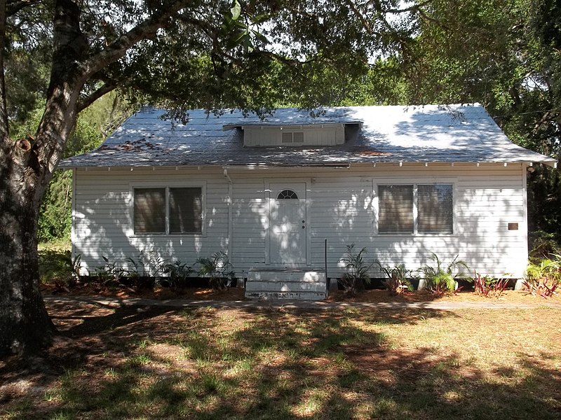 File:Sarasota FL Bee Ridge Womans Club01.jpg