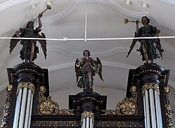 Statues d'anges sur l'orgue de tribune