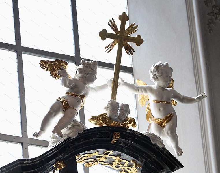 File:Seitenaltar Pfarrkirche Hl. Virgil Rattenberg-2e.jpg