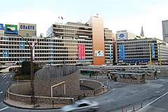 Le côté ouest de la gare, avec les terminaux Keiō et Odakyū
