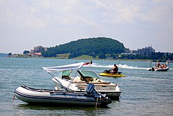 Activités nautique sur le lac de Zemplinská Širava, le plus grand lac de Slovaquie