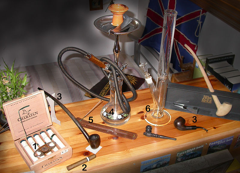 صورة:Smoking equipment.jpg