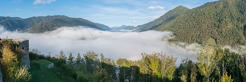 File:Soca Valley in the fog 01.jpg